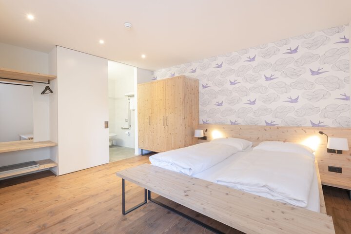 Room 41 of 245