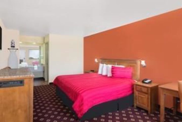 Room 102 of 128