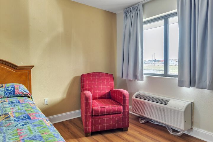 Room 8 of 34