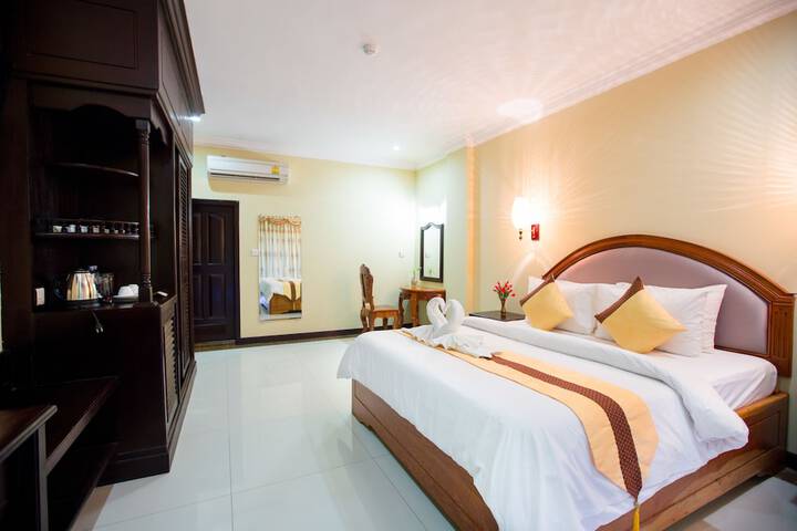 Room 14 of 90