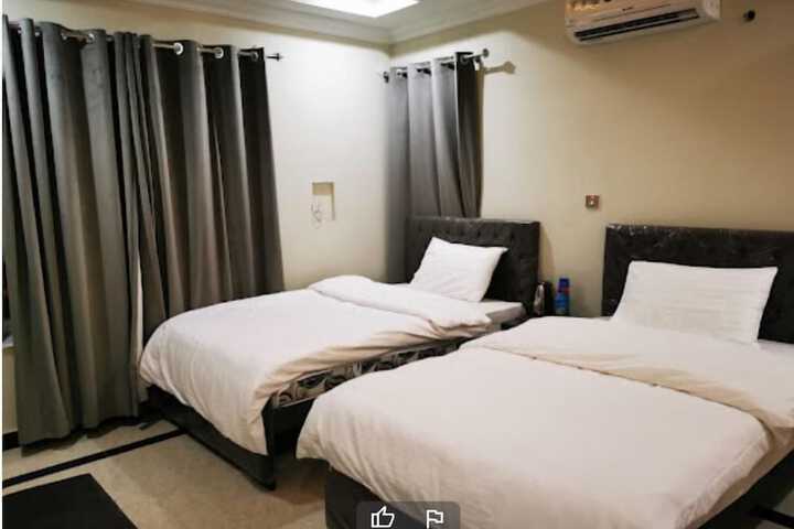 Room 7 of 9