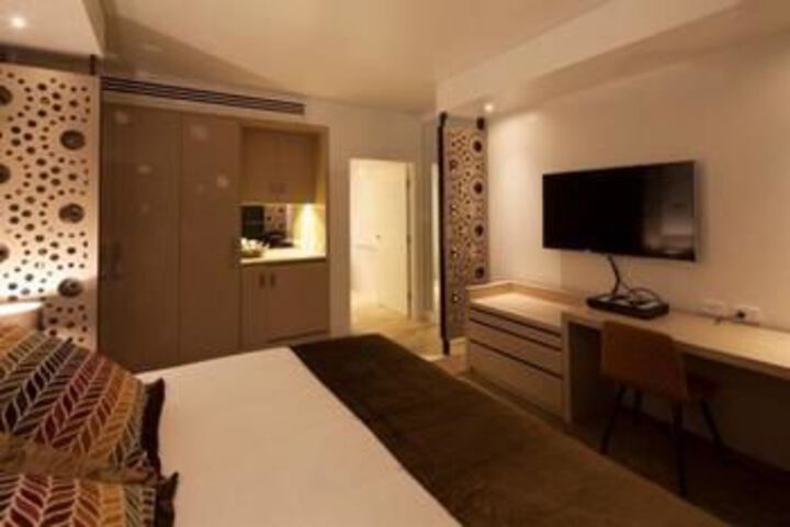 Room 6 of 12