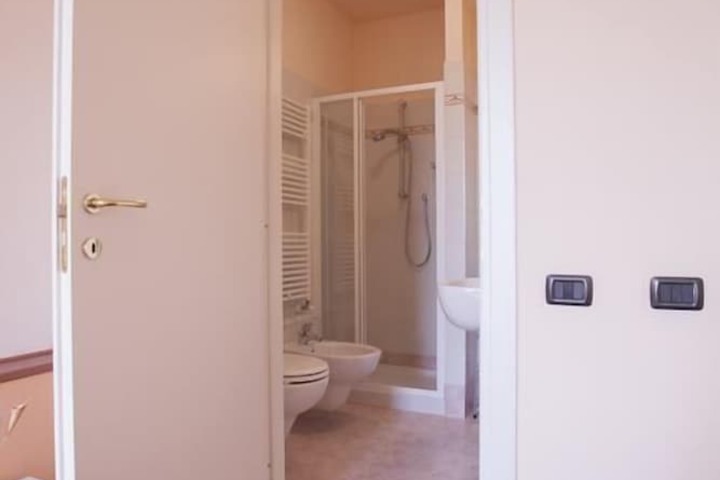 Room 10 of 12