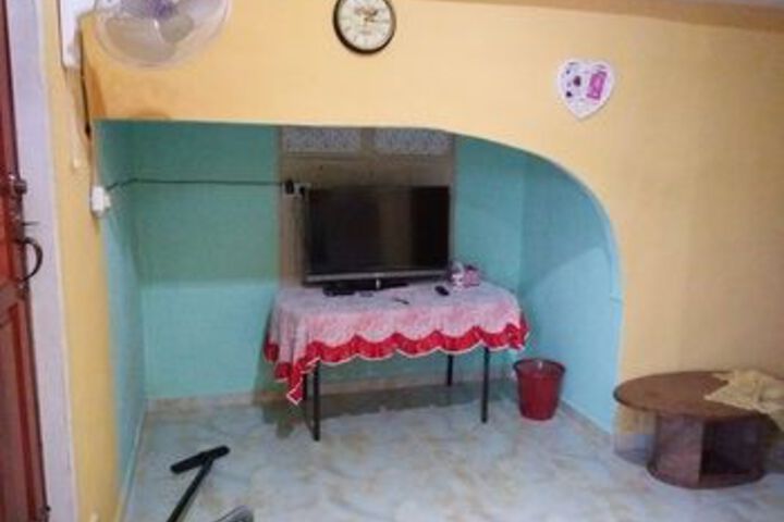 Room 6 of 8