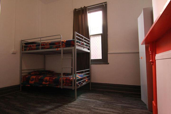 Room 11 of 38