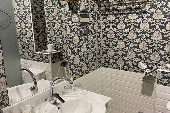 Room 14 of 24