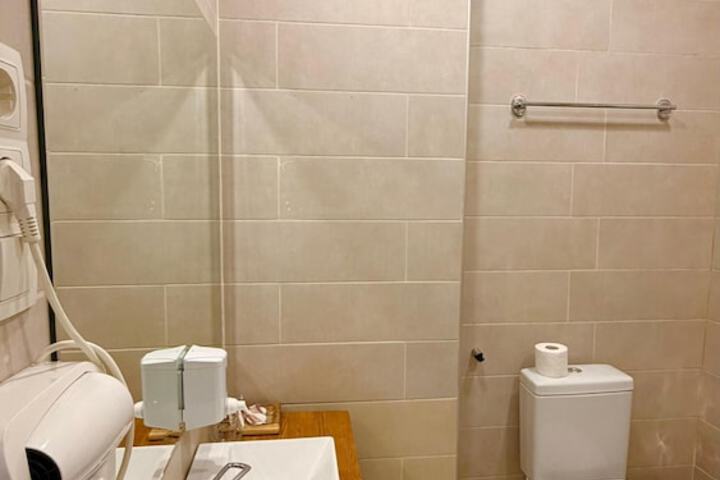 Room 135 of 240