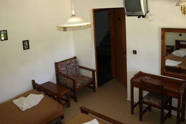 Room 2 of 35
