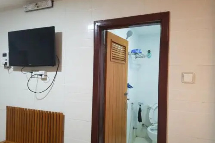 Room 7 of 12