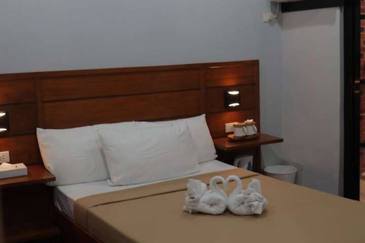 Room 6 of 42