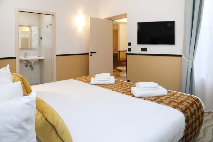 Room 21 of 46