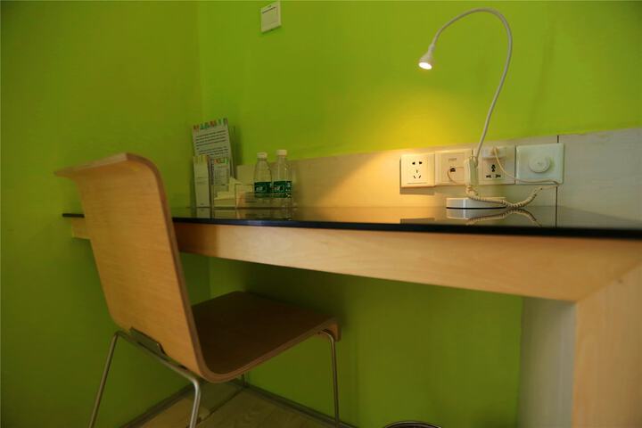 Room 4 of 43