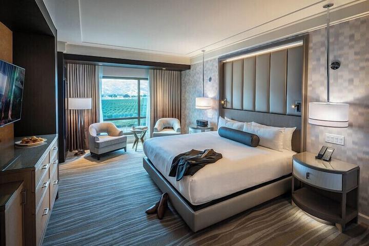 Room 3 of 49
