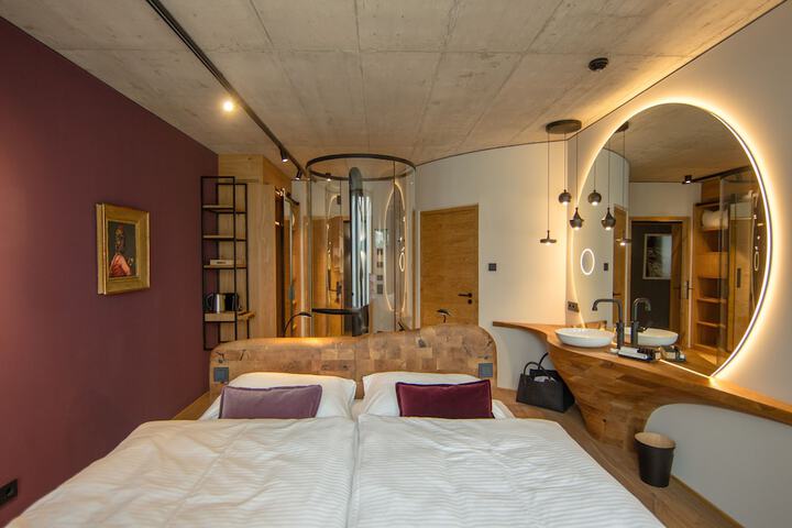 Room 15 of 126