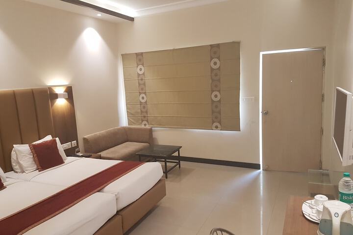 Room 7 of 36