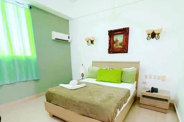 Room 5 of 8