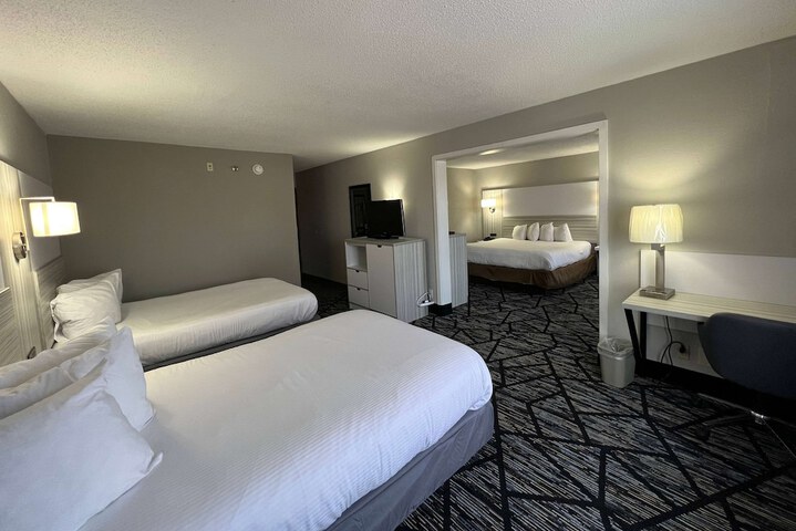1 King Bed (11 of 18)