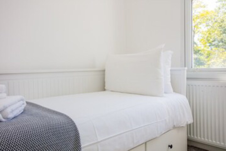 Room 16 of 25