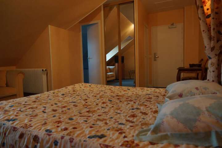 Room 10 of 38
