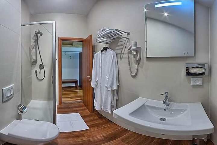Room 55 of 79