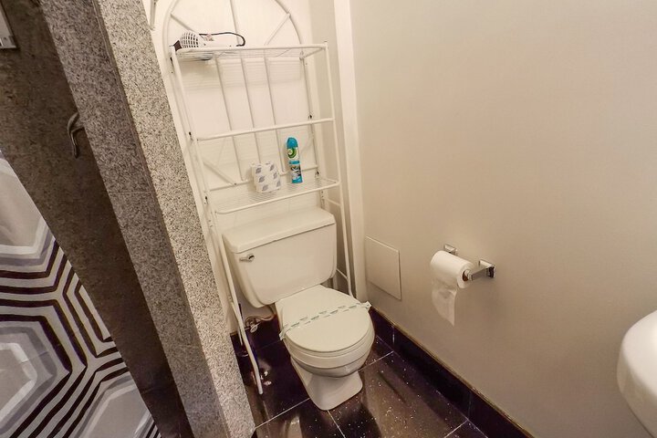 Room 198 of 214