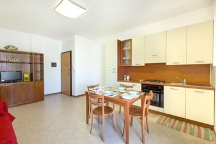 Room 9 of 12