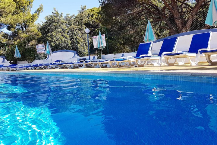 Pool 40 of 72