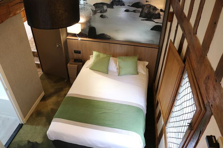 Room 17 of 94