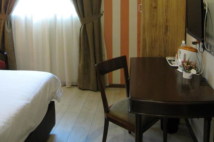Room 12 of 39