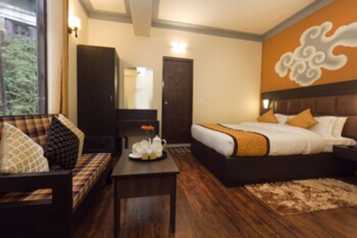 Room 32 of 51