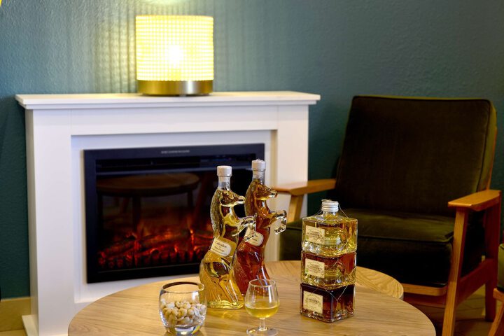 Lounge 45 of 61