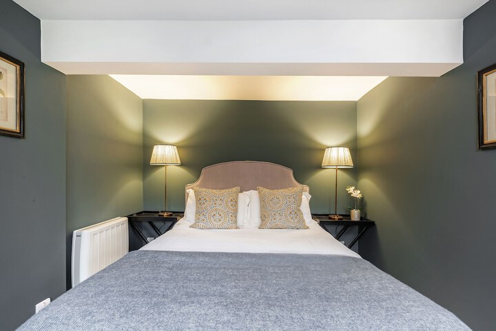 Room 2 of 38