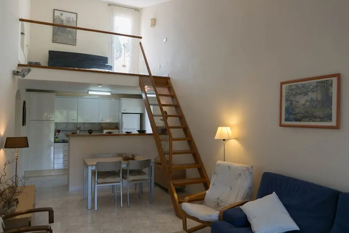 Room 2 of 12