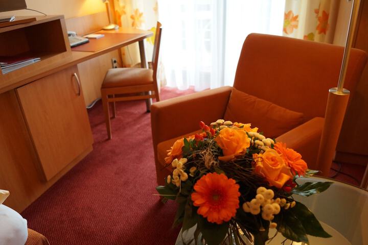 Room 11 of 27