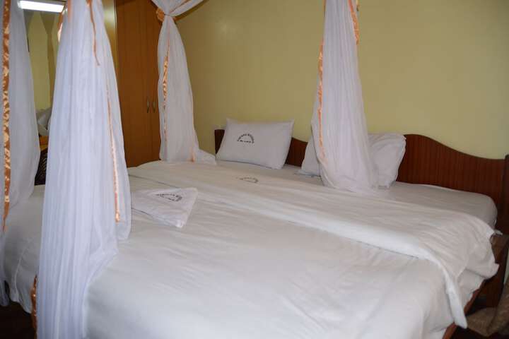 Room 6 of 130