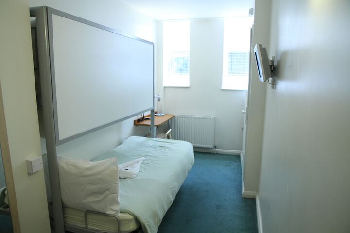 Room 8 of 48