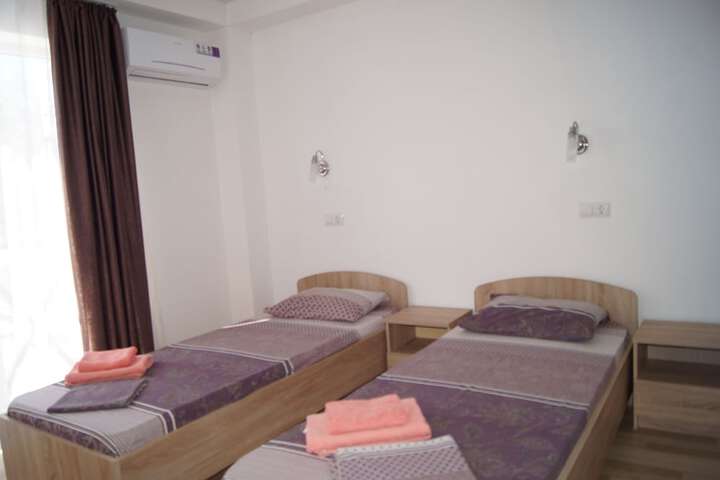Room 15 of 34