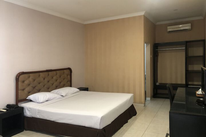 Room 13 of 22