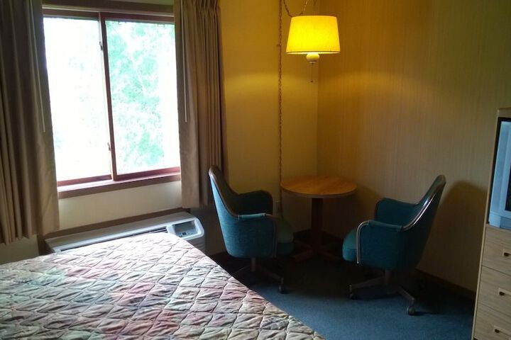 Room 3 of 20