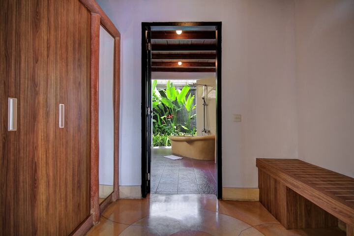 Room 28 of 51