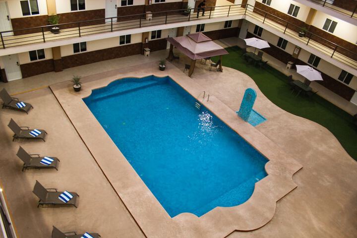 Pool 21 of 52
