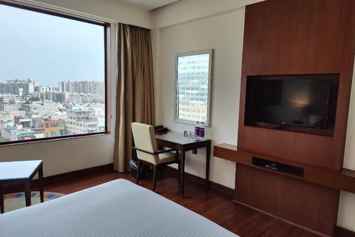Room 9 of 43