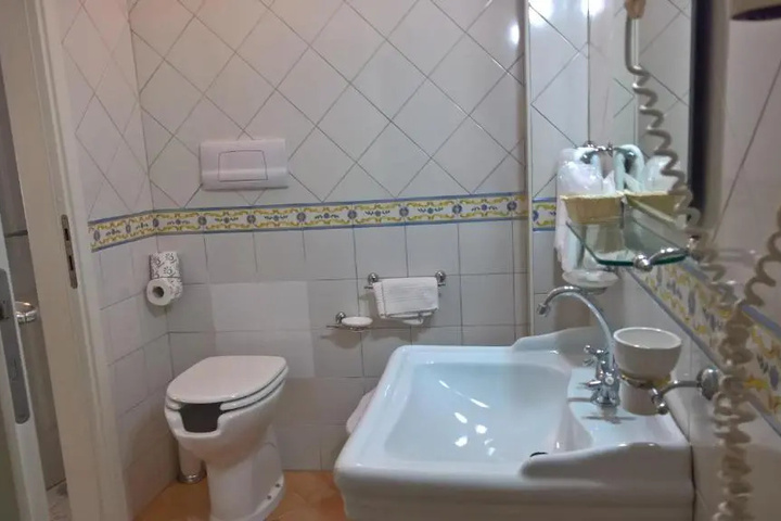 Room 9 of 21