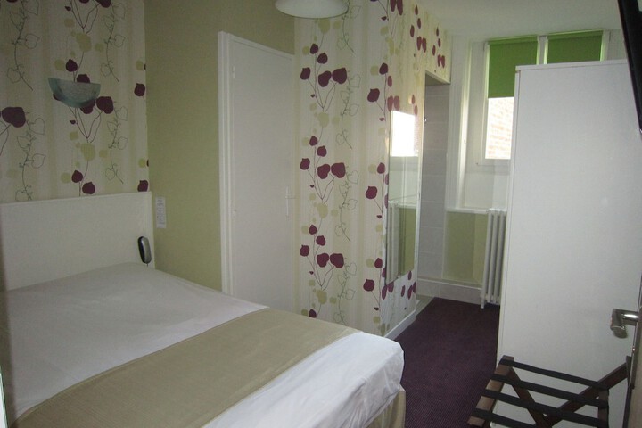 Room 6 of 70