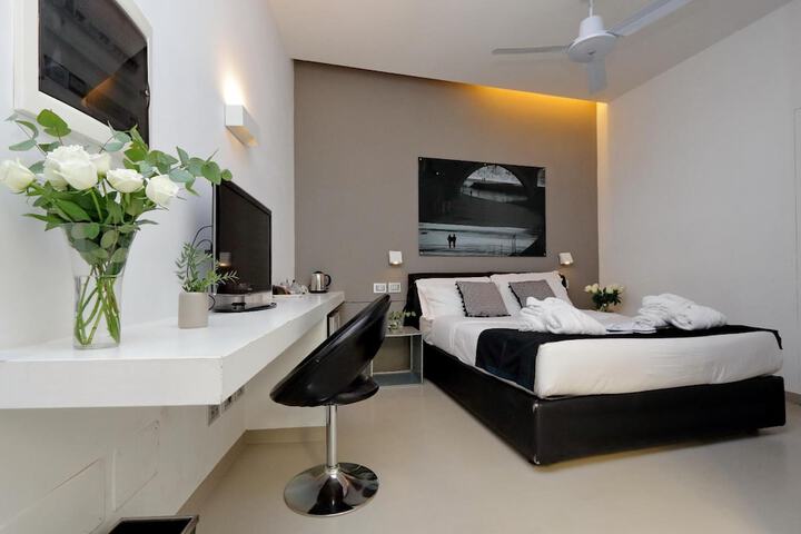 Room 16 of 33