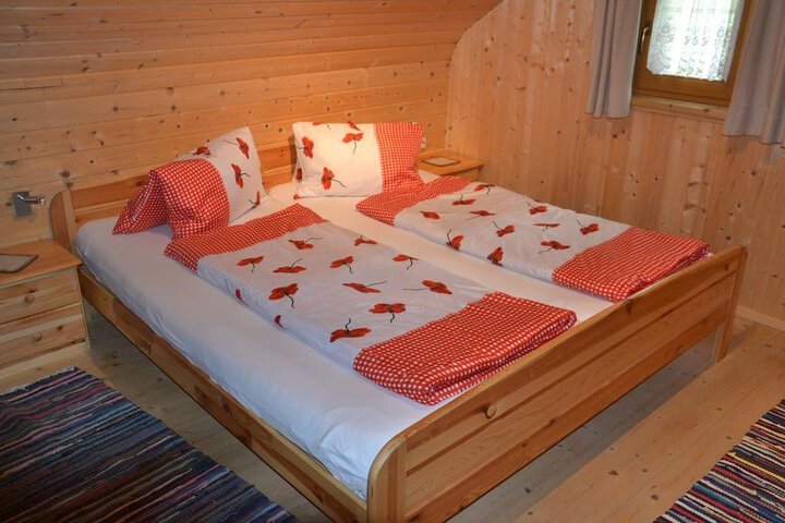 Room 4 of 16