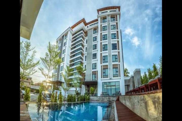 Hotel with Pool
