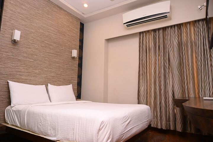 Room 8 of 19