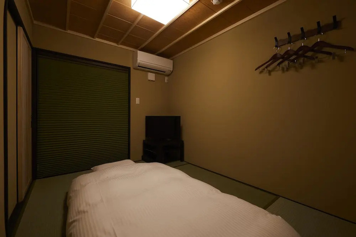 Room 3 of 12