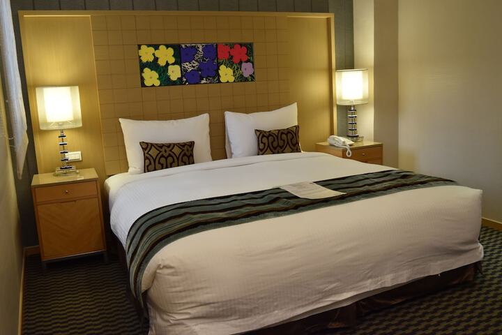 Room 17 of 39